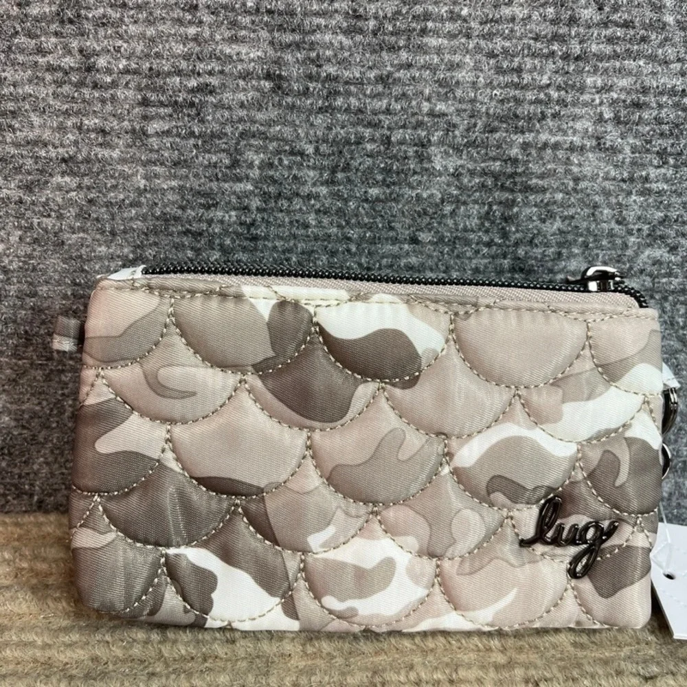 NWT Lug Metro XL Card Case Coin Pouch Taupe Camo Scallop Quilt New with Tags